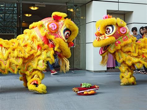 lion dance origin: How does the lion dance reflect cultural values?